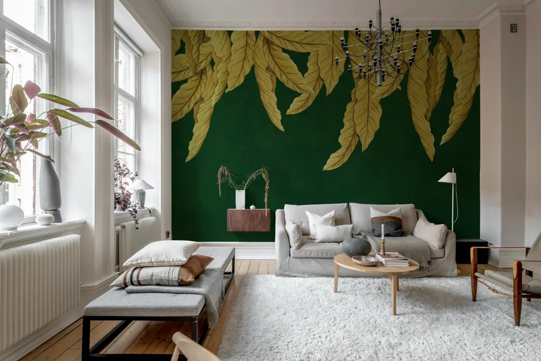 Palmes dorées sur une toile vert foncé