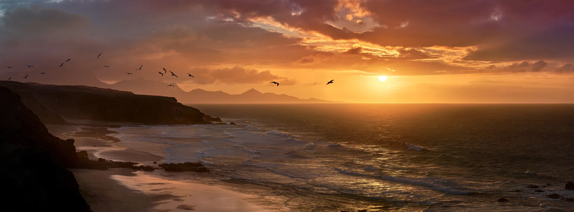 Serenidad al atardecer en la costa