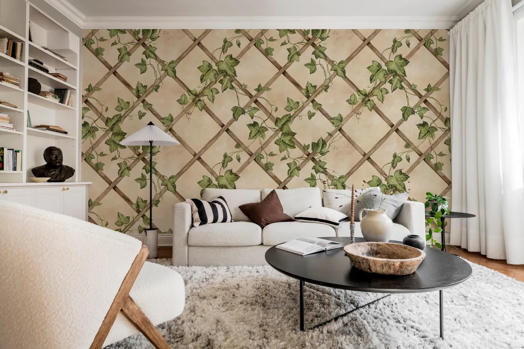 Embrace the Ivy Elegance