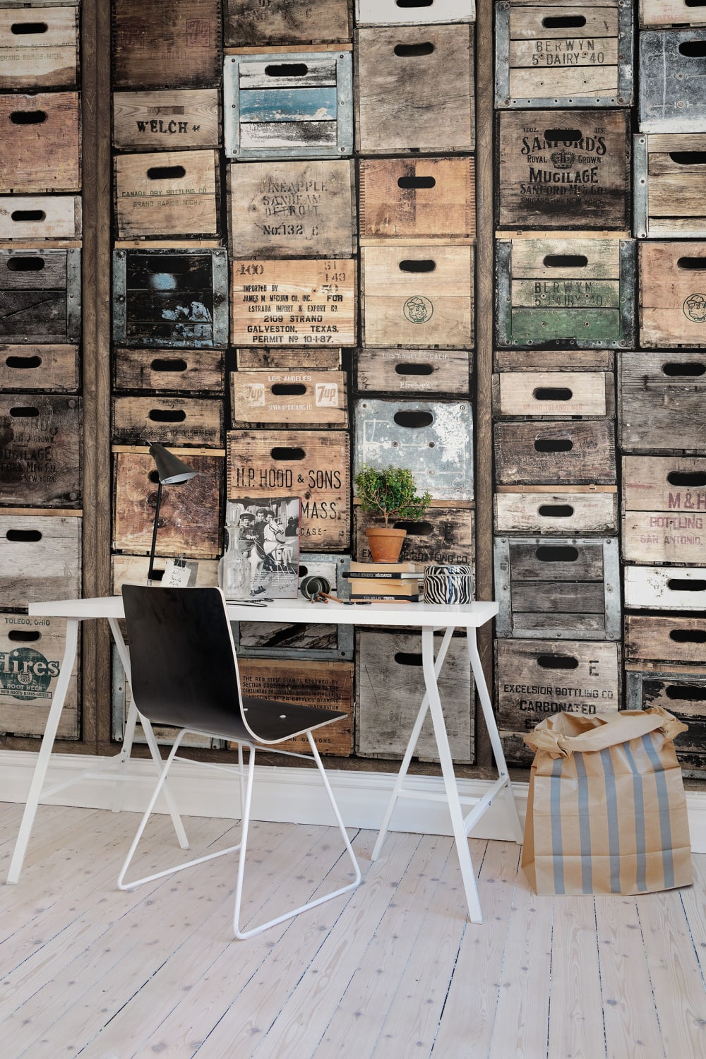 3D wall mural looking like wooden boxes