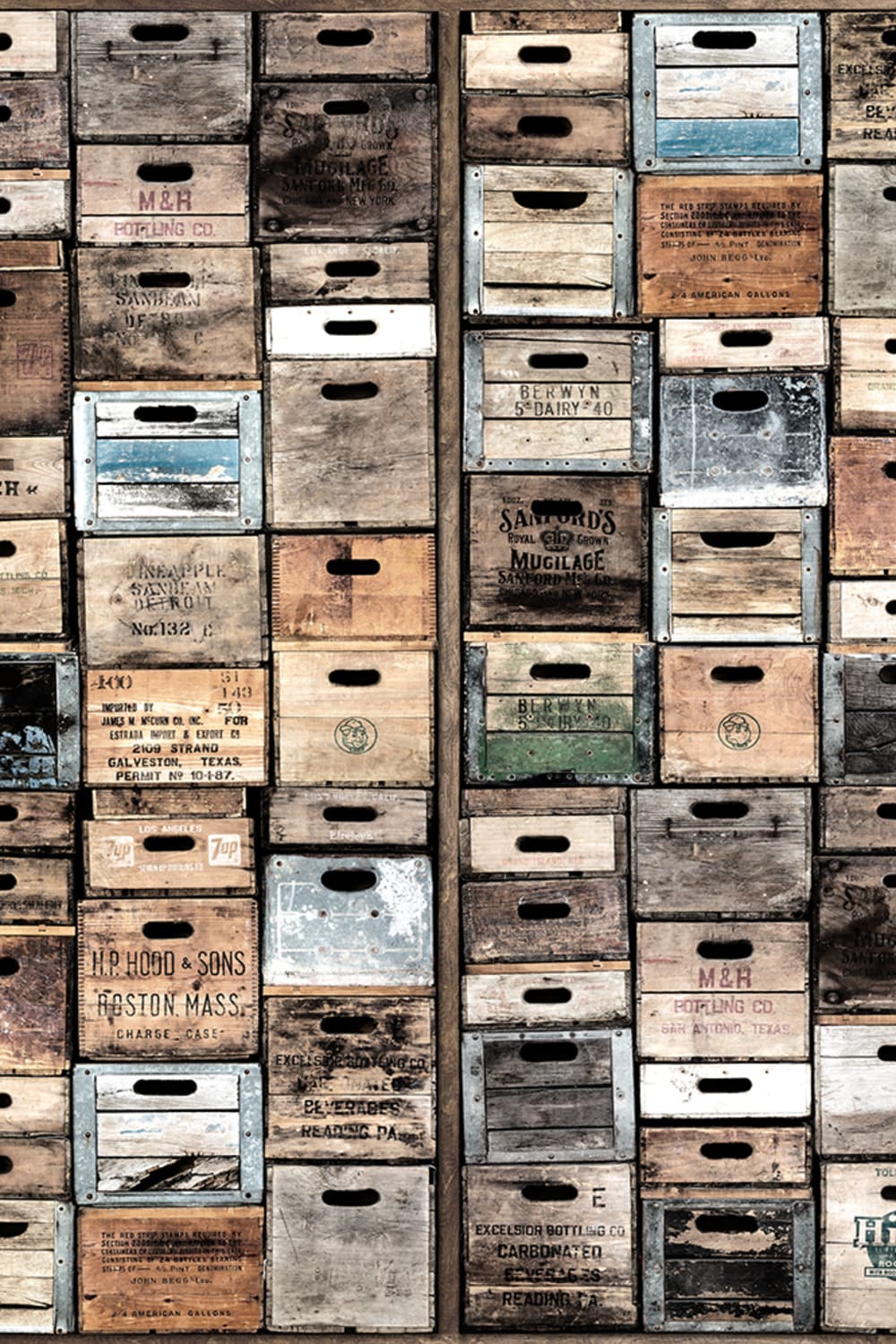 3D wall mural looking like wooden boxes