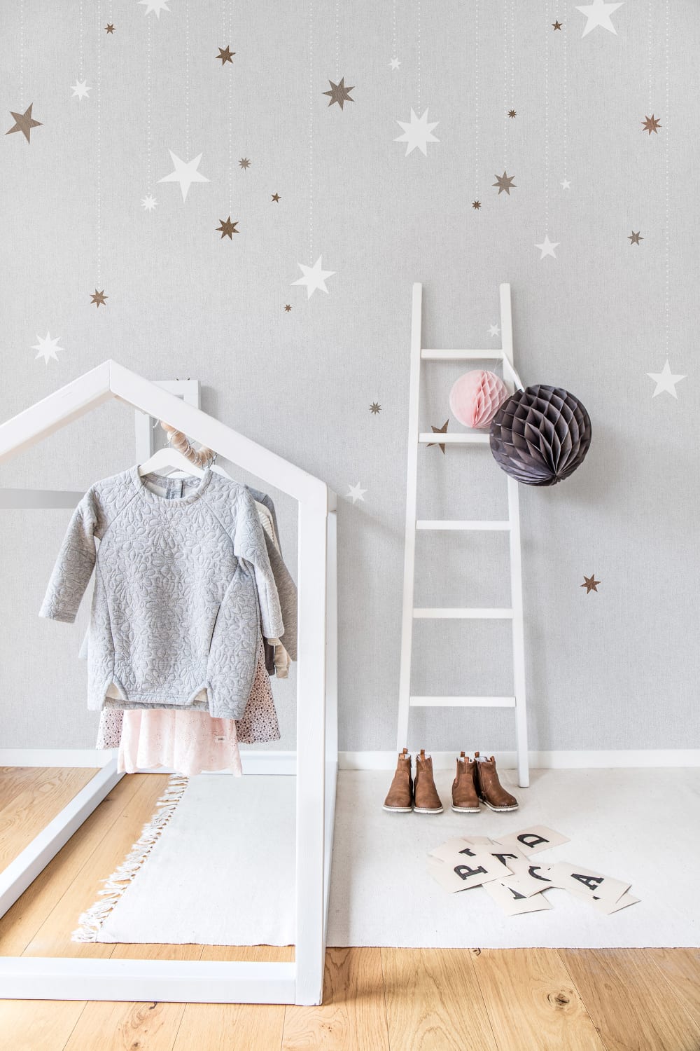 CATCH THE STARS AND PUT THEM ON YOUR WALL