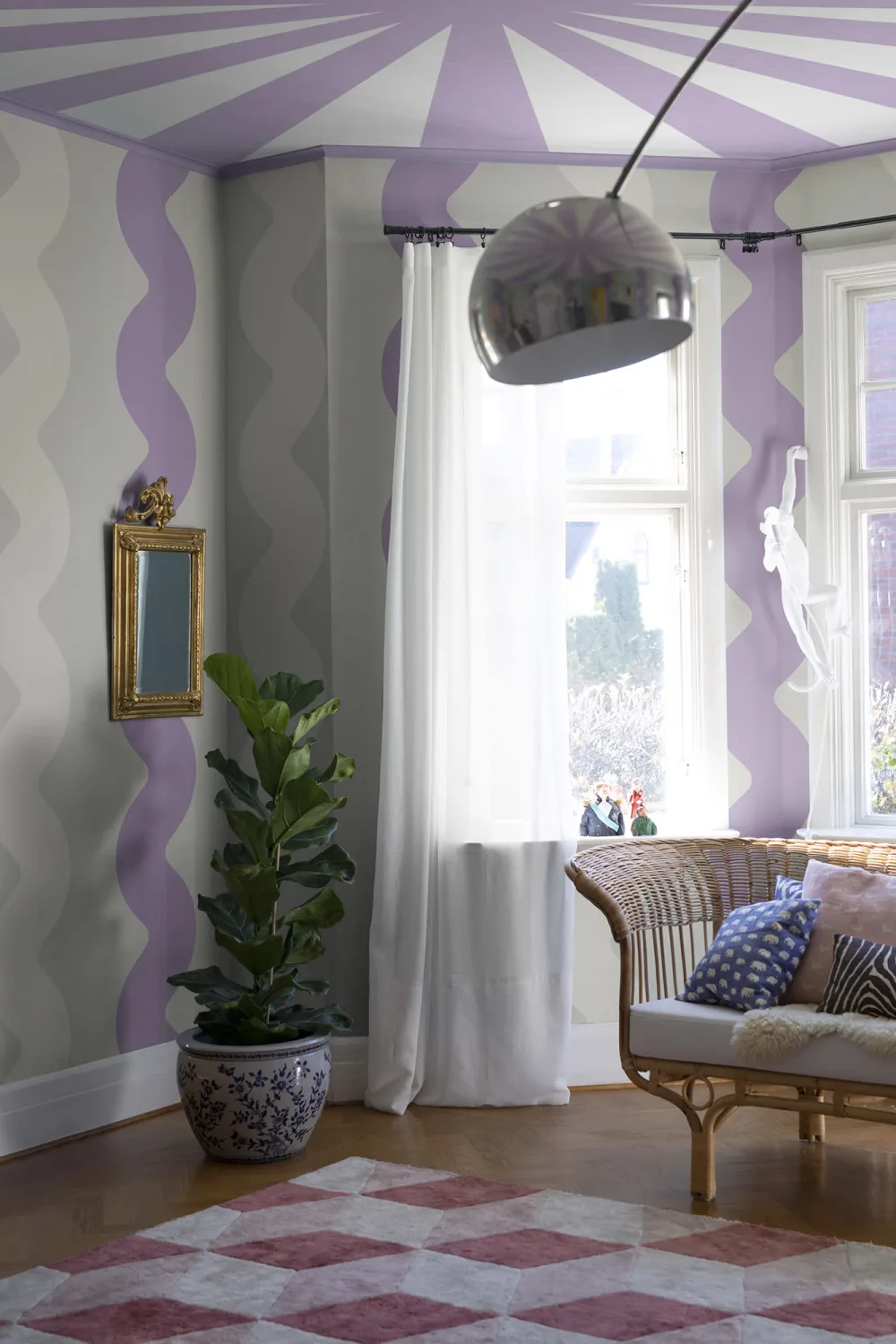 Pastel lilac wobbly wallpaper design