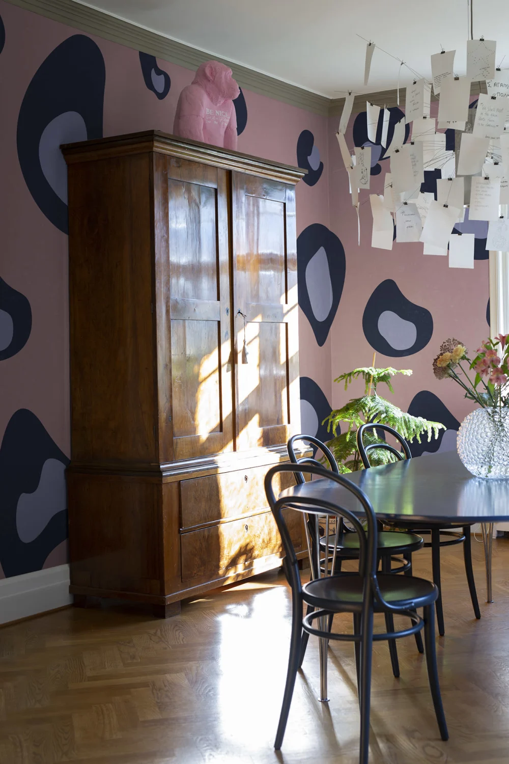 Pink leopard print wallpaper
