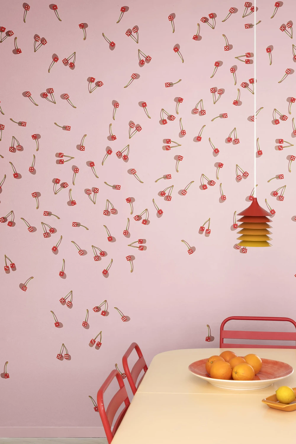 Papier peint rouge intense et rose pastel