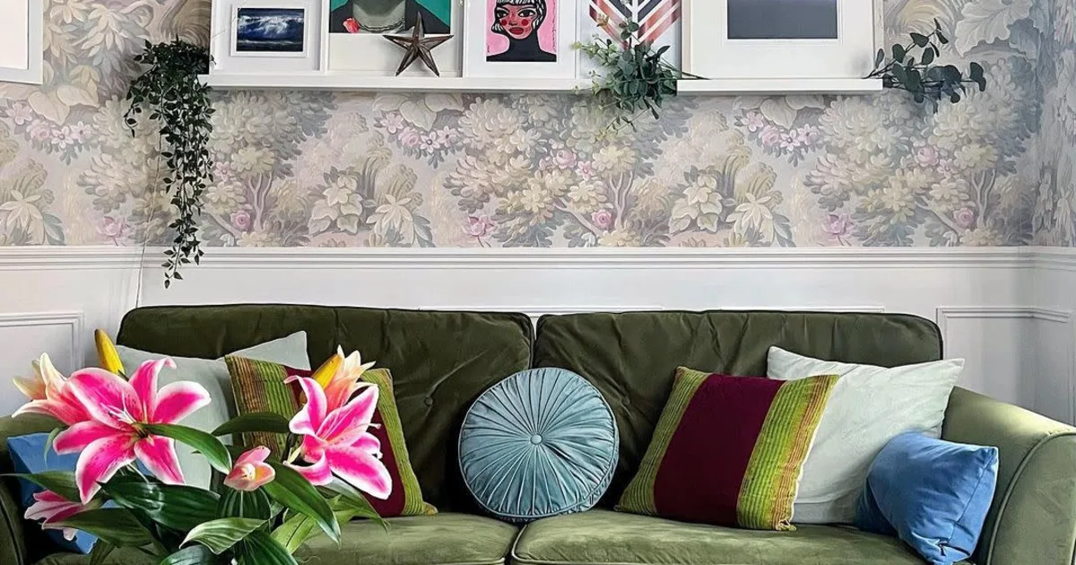 Maximizing Home Decor: The Perfect Harmony Of Wainscoting And Wallpaper ...