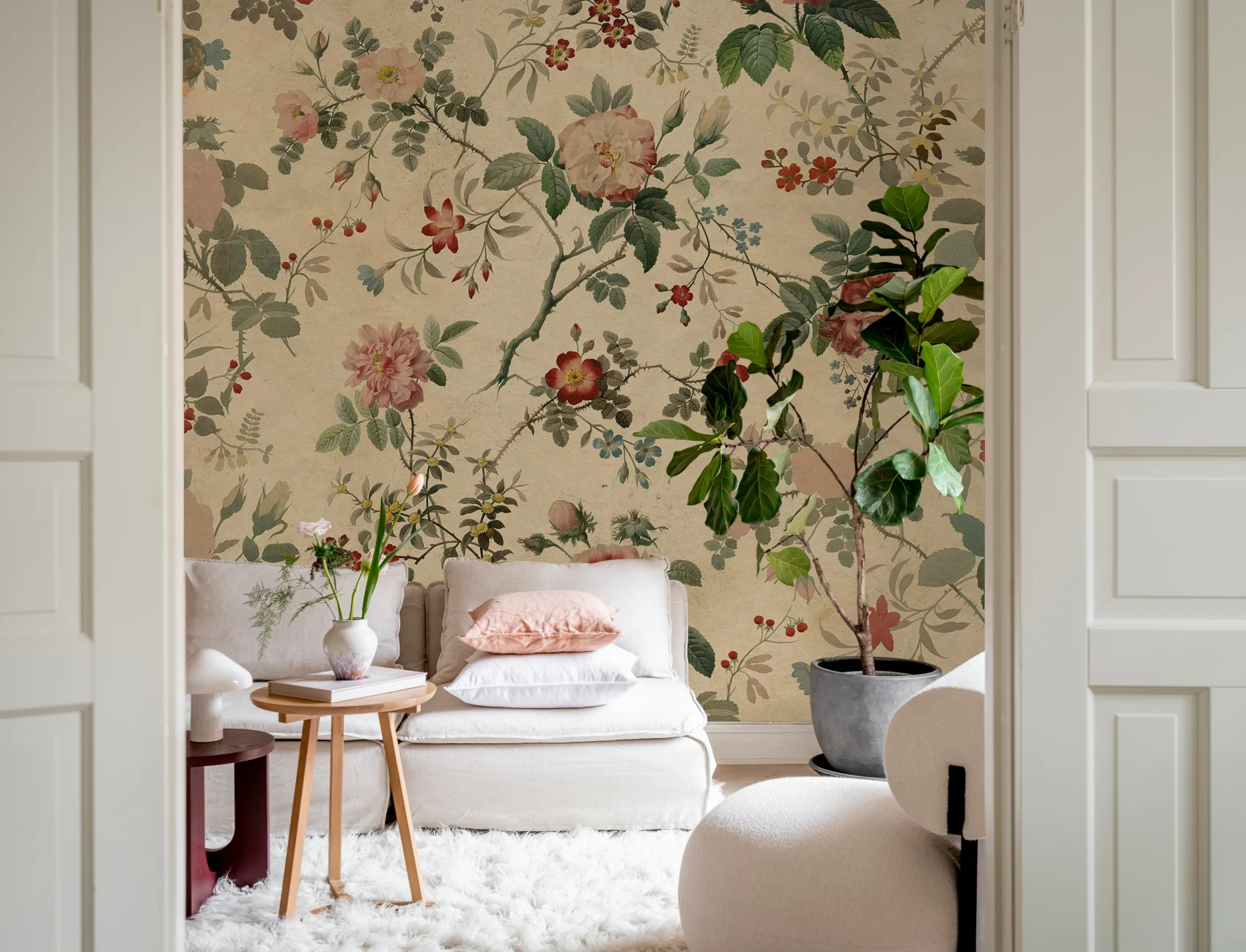 Romantic and vintage floral wallpaper