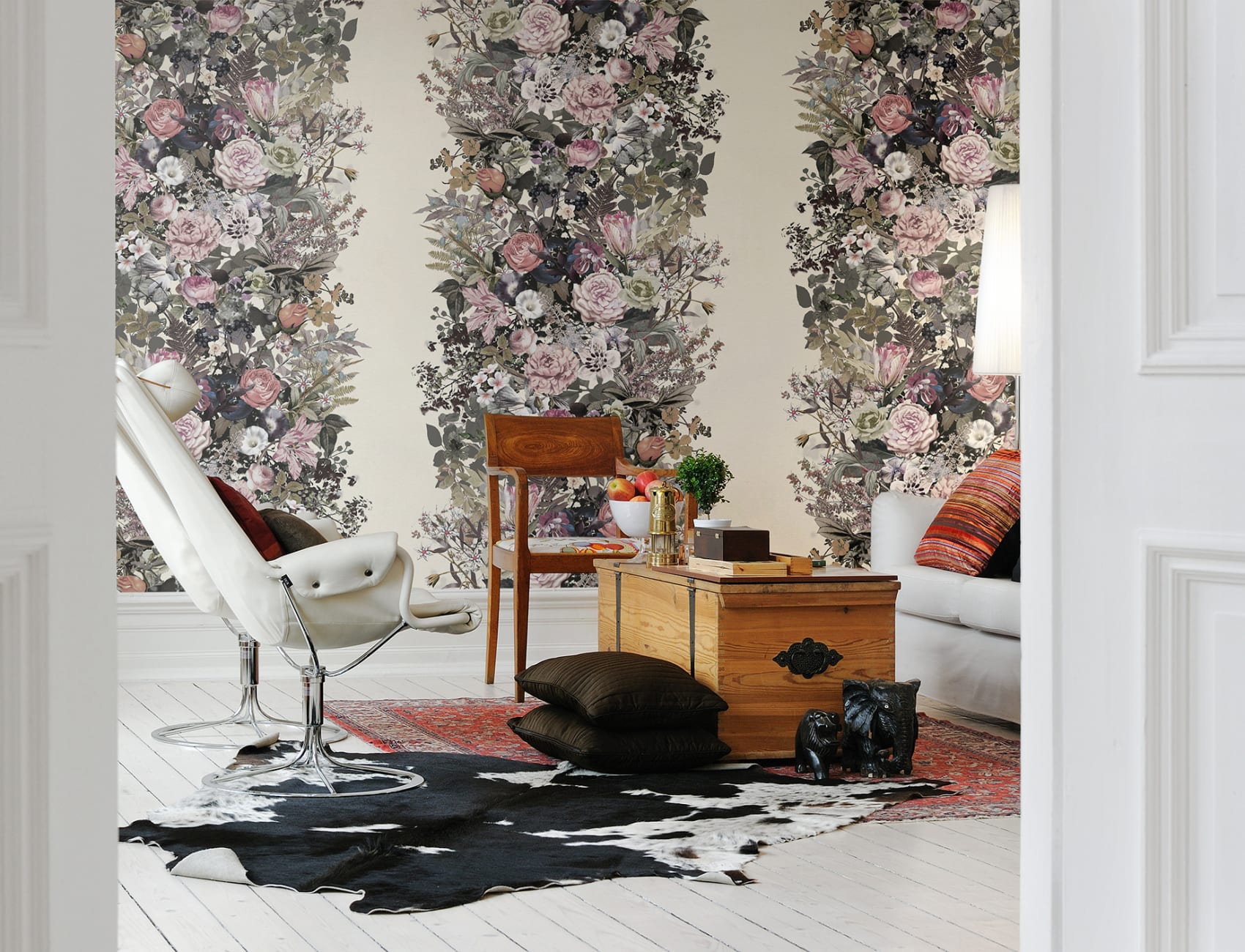 Beige wallpaper with flowers and leaves