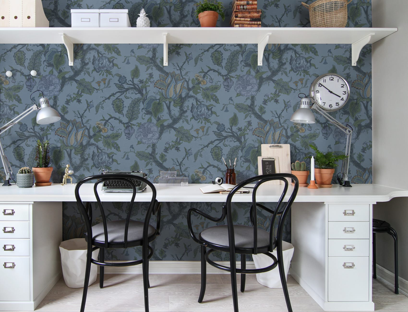 Dreamlike floral wallpaper