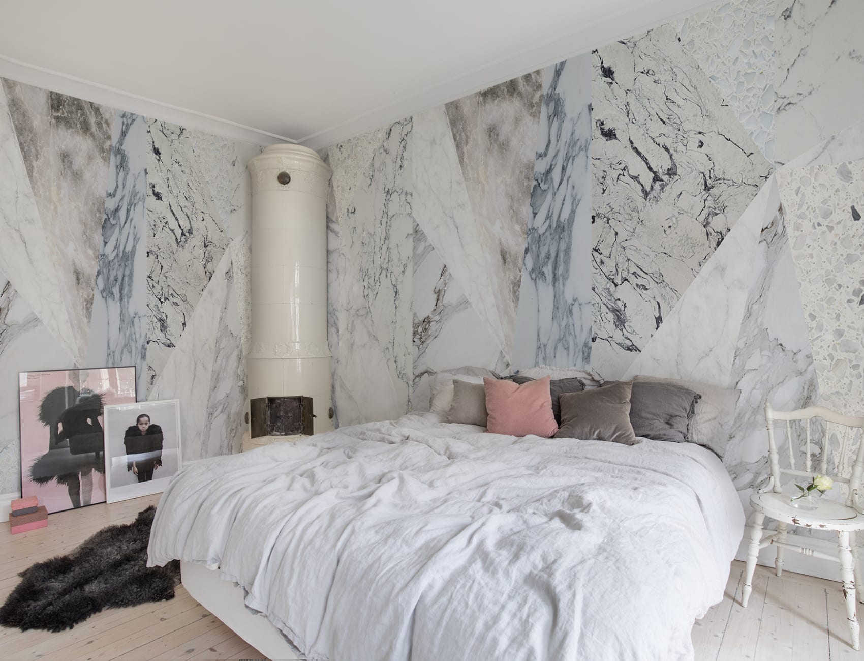 Because who wouldn’t want a feature wall filled with marble