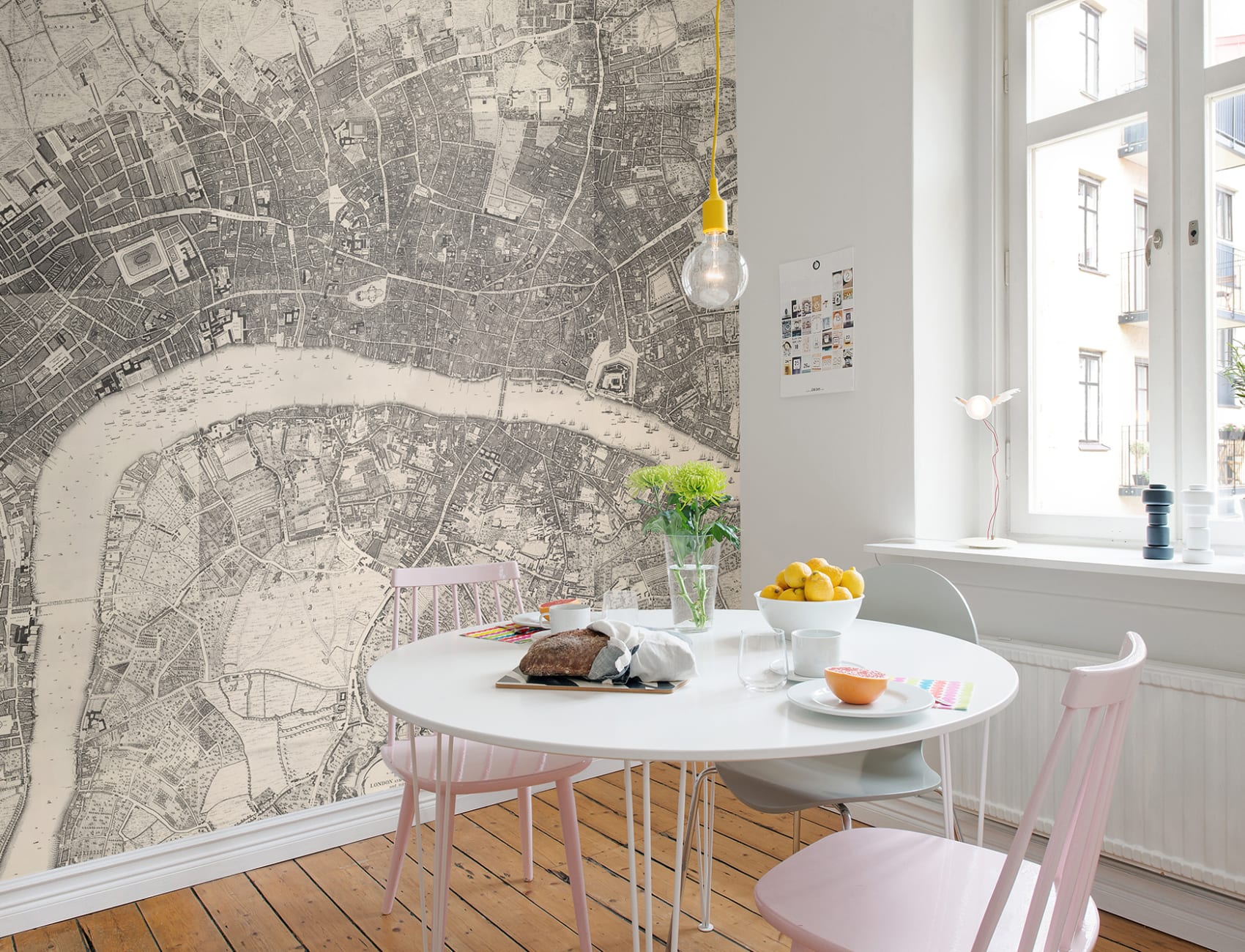 A dynamic meeting straight up on the wall