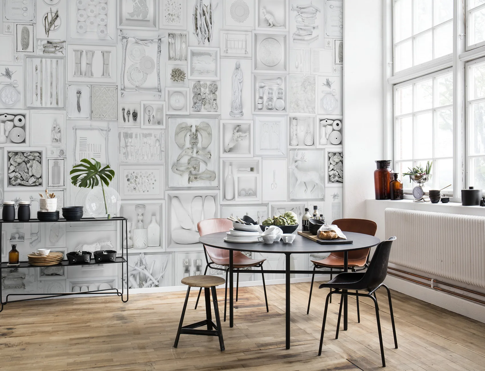 Find all the odd details in this clean-looking wall mural design