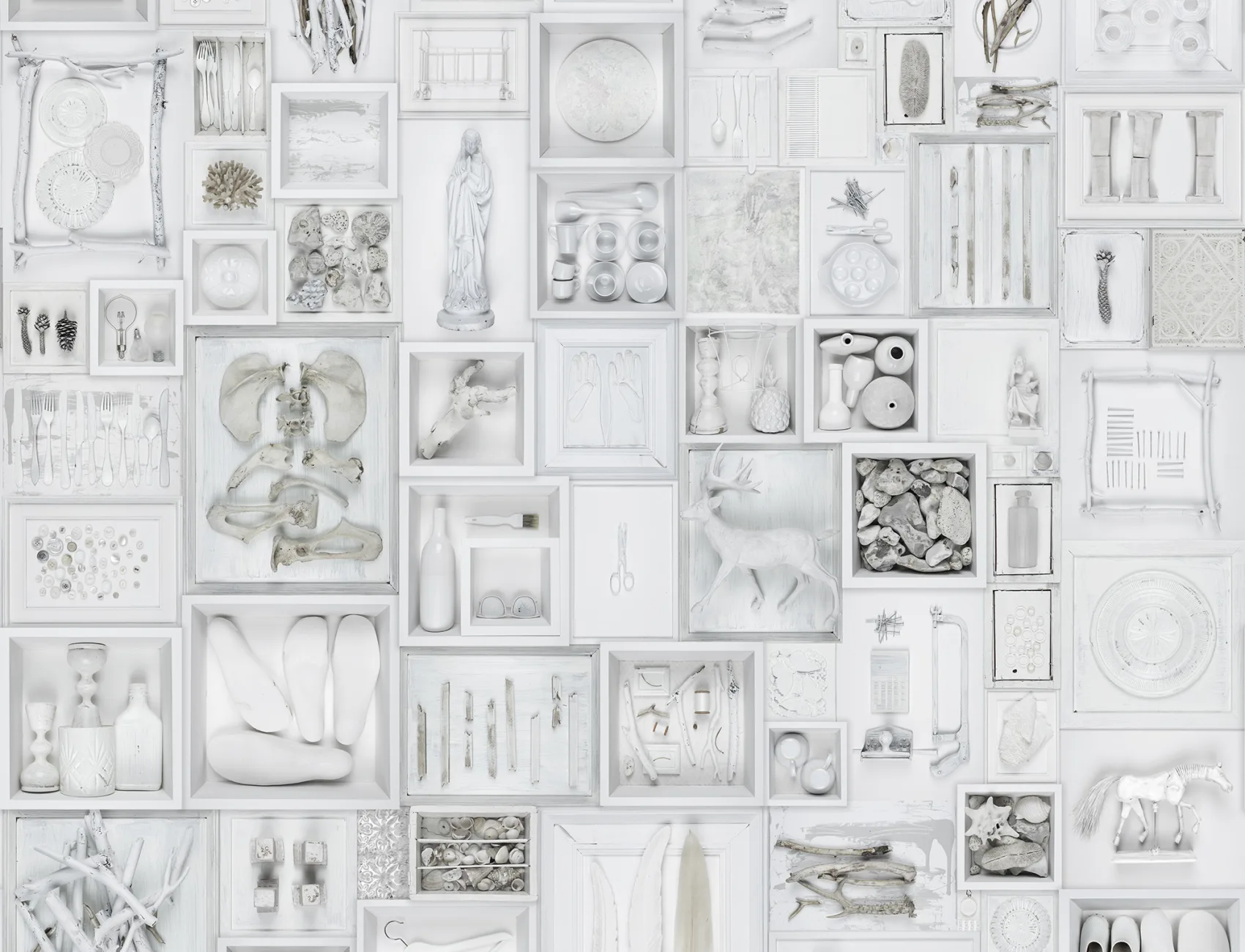 Find all the odd details in this clean-looking wall mural design