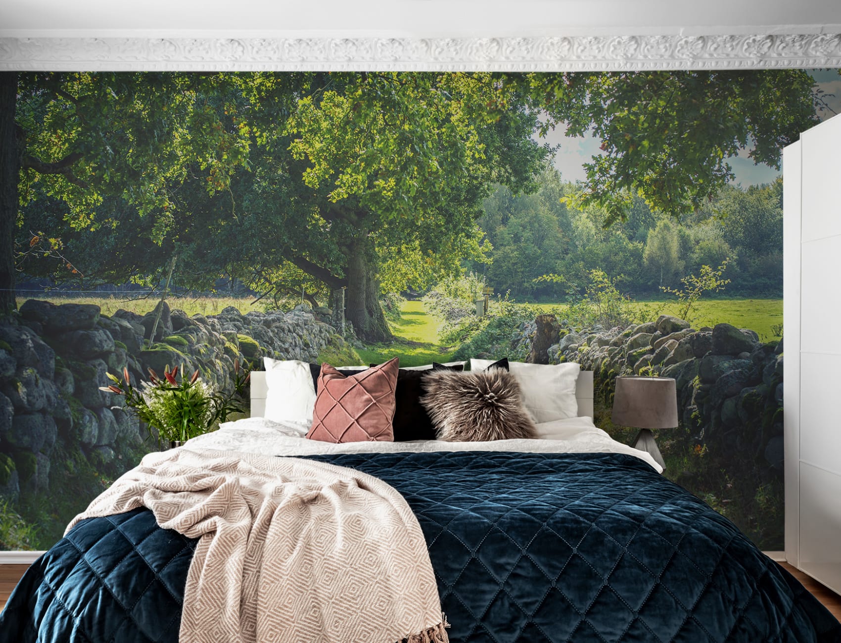 Lush landscape wallpaper
