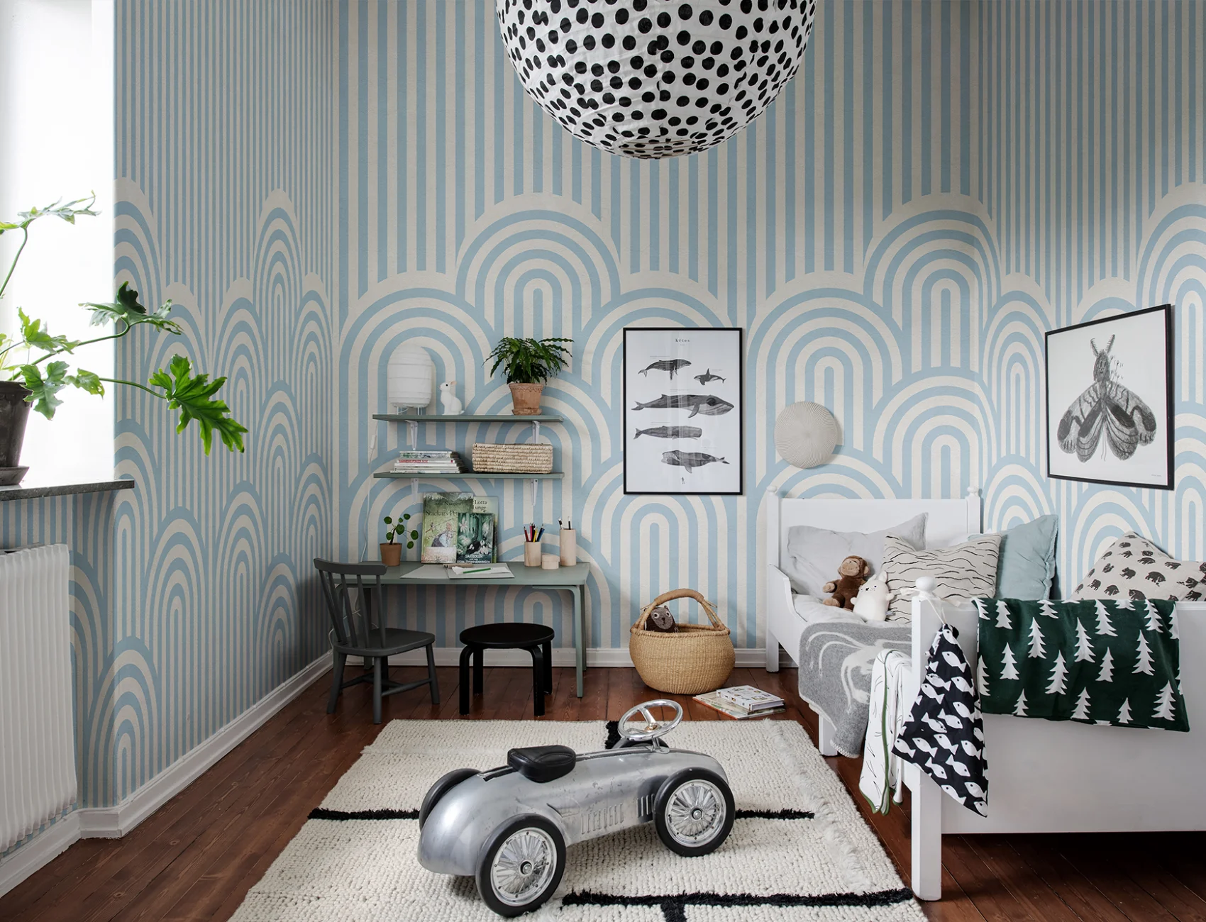 Striped wallpaper with a twist