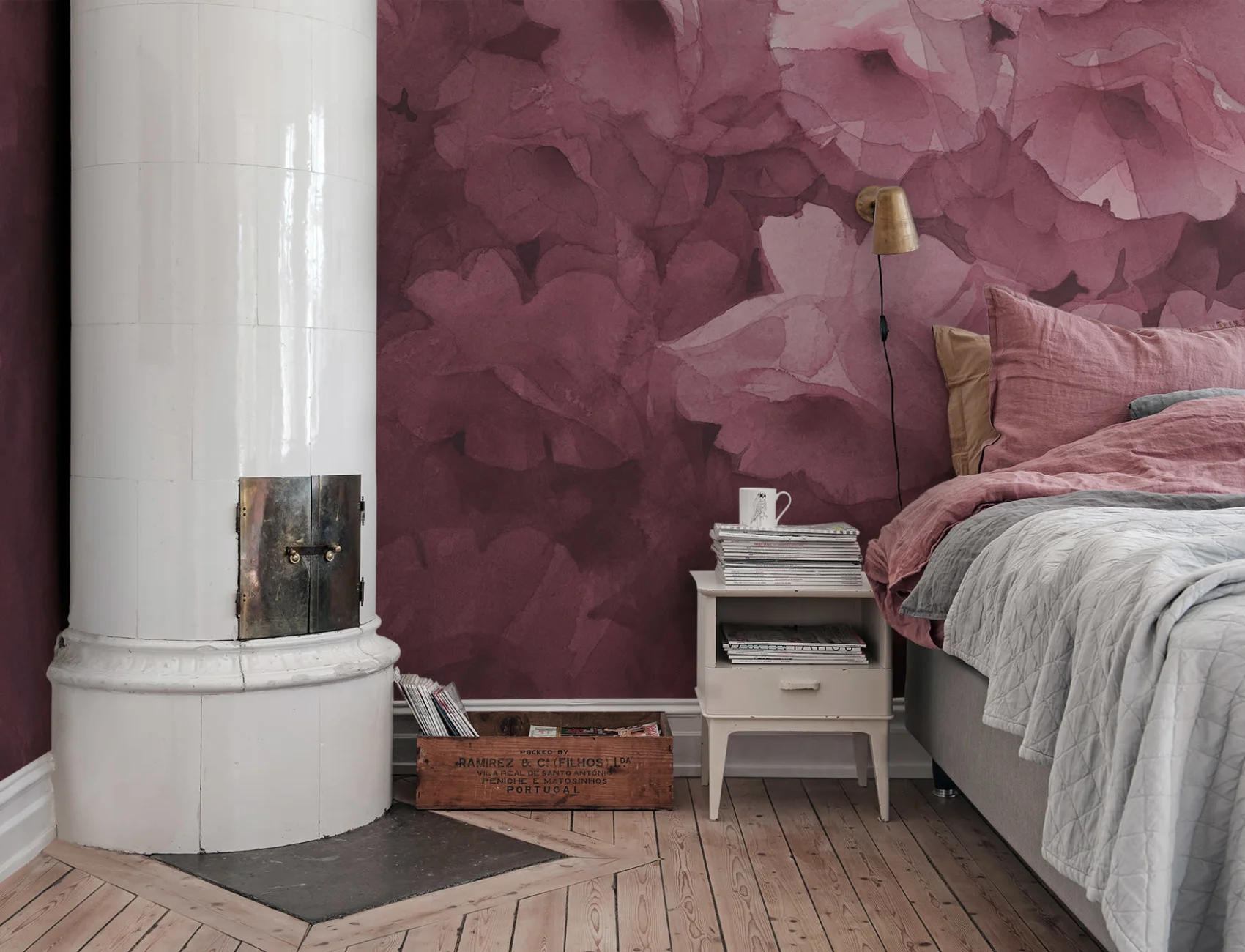 Sophisticated pink wallpaper