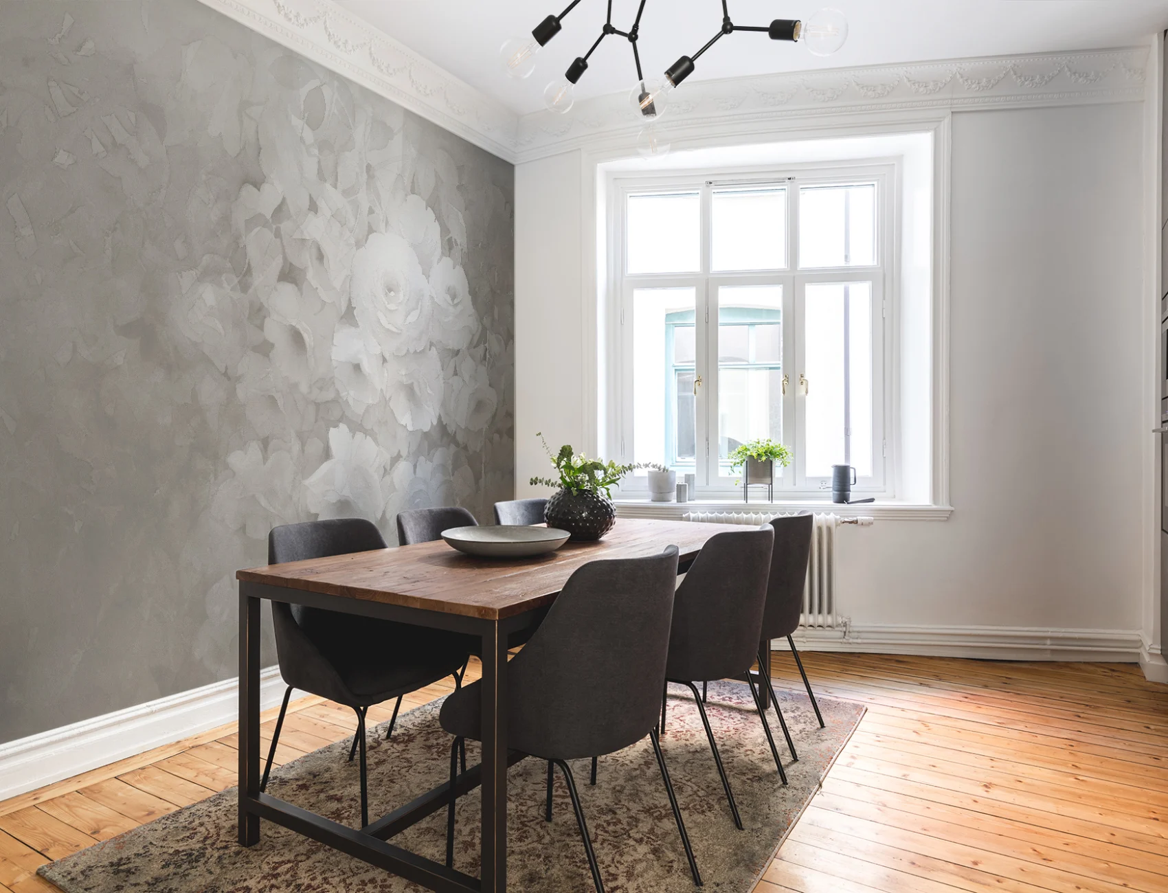 Bedek je muur met grijs rozenbehang