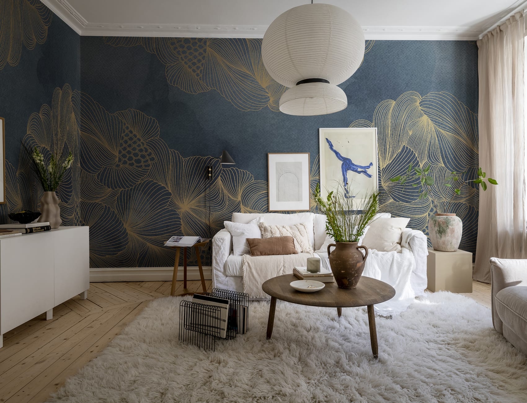 Wall mural with gold details
