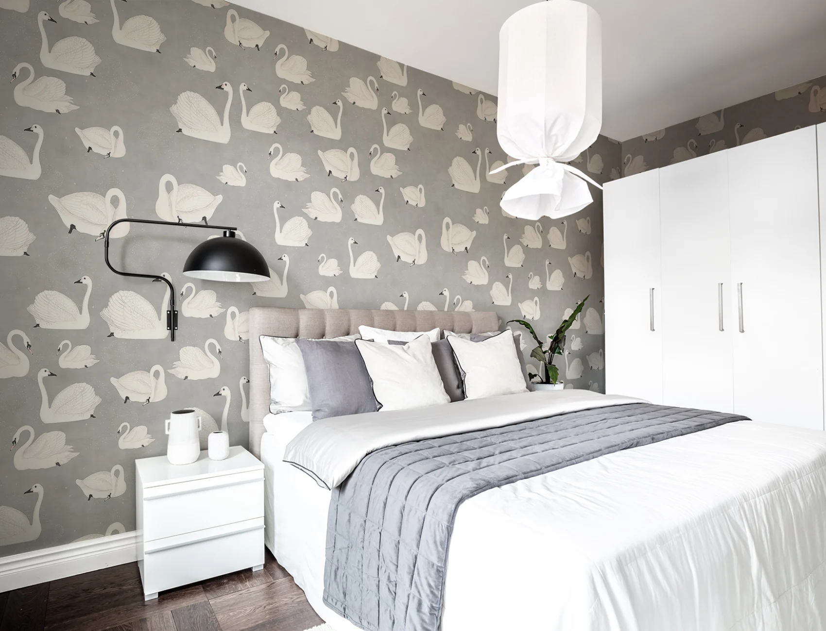 Gray wallpaper with white swans