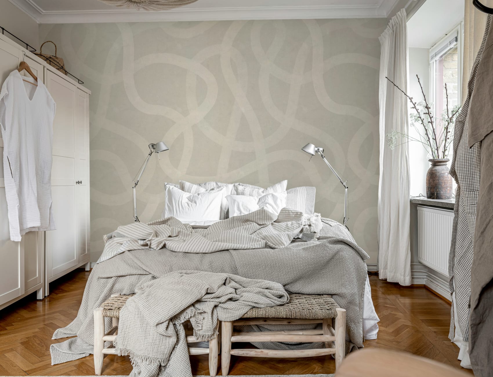 Bold Flowy Lines