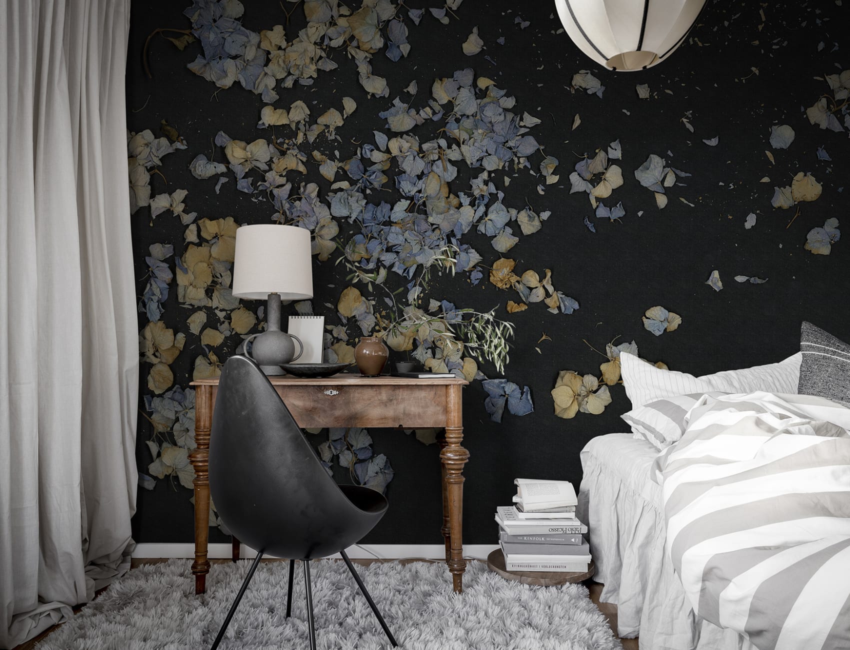 Fragile Beauty, Dark Blue