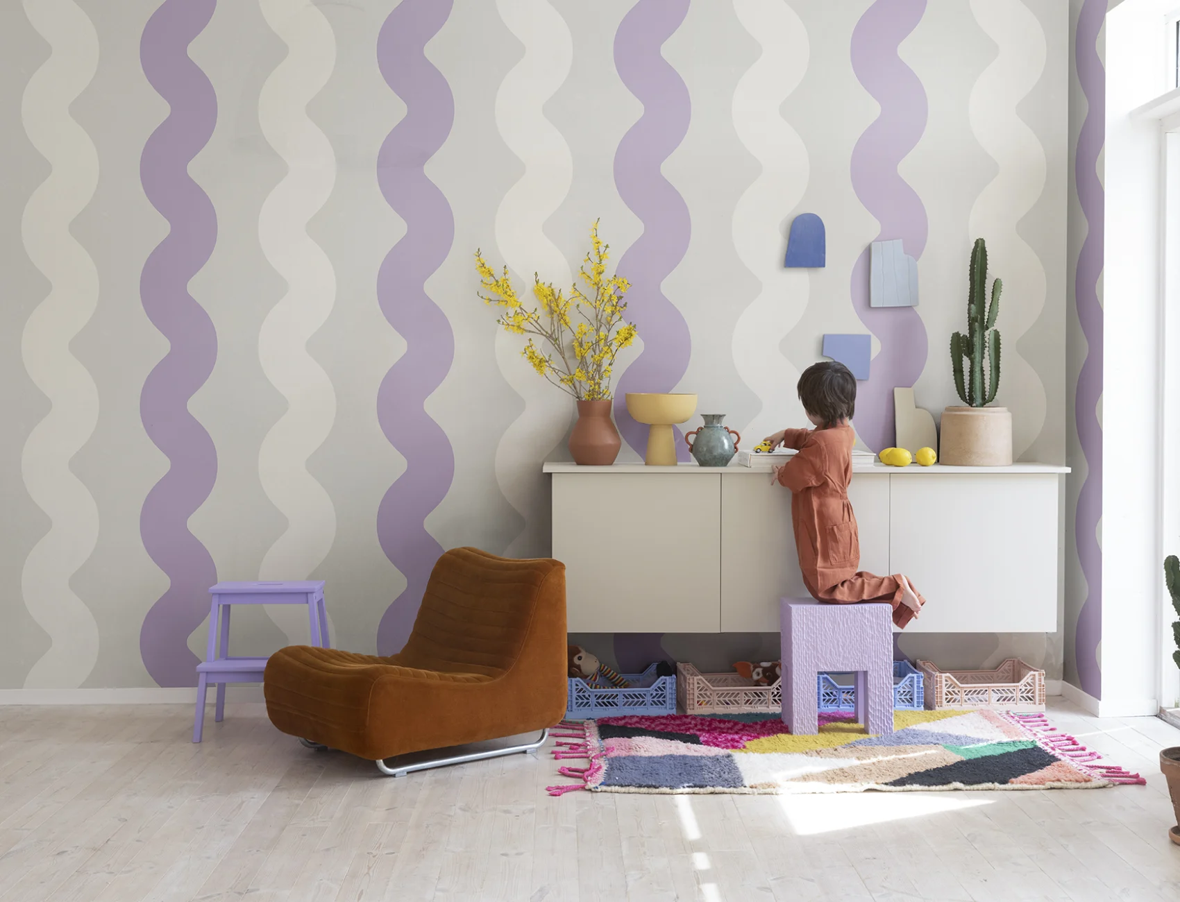 Pastel lilac wobbly wallpaper design
