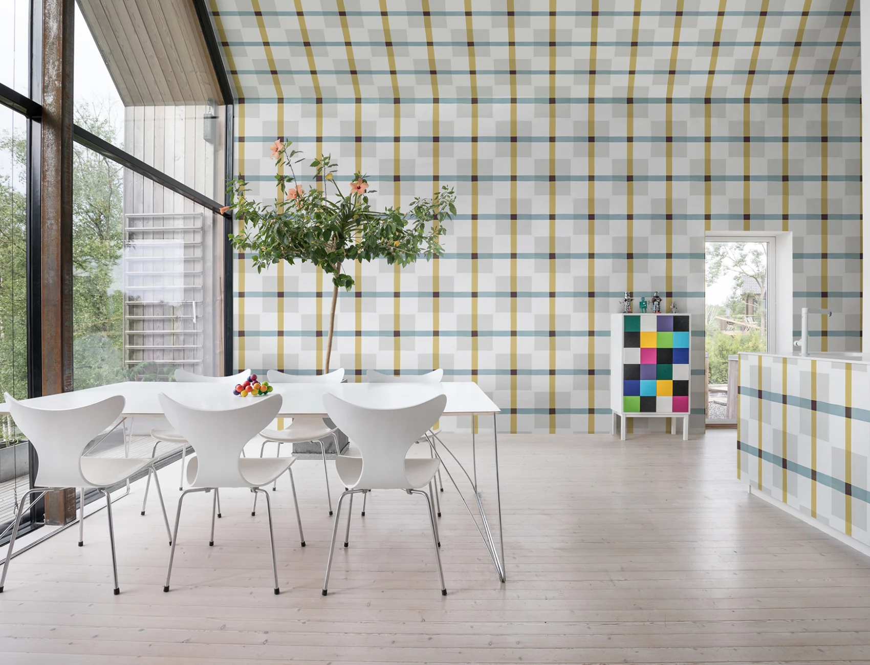 Geel en grijs maximalistisch behang