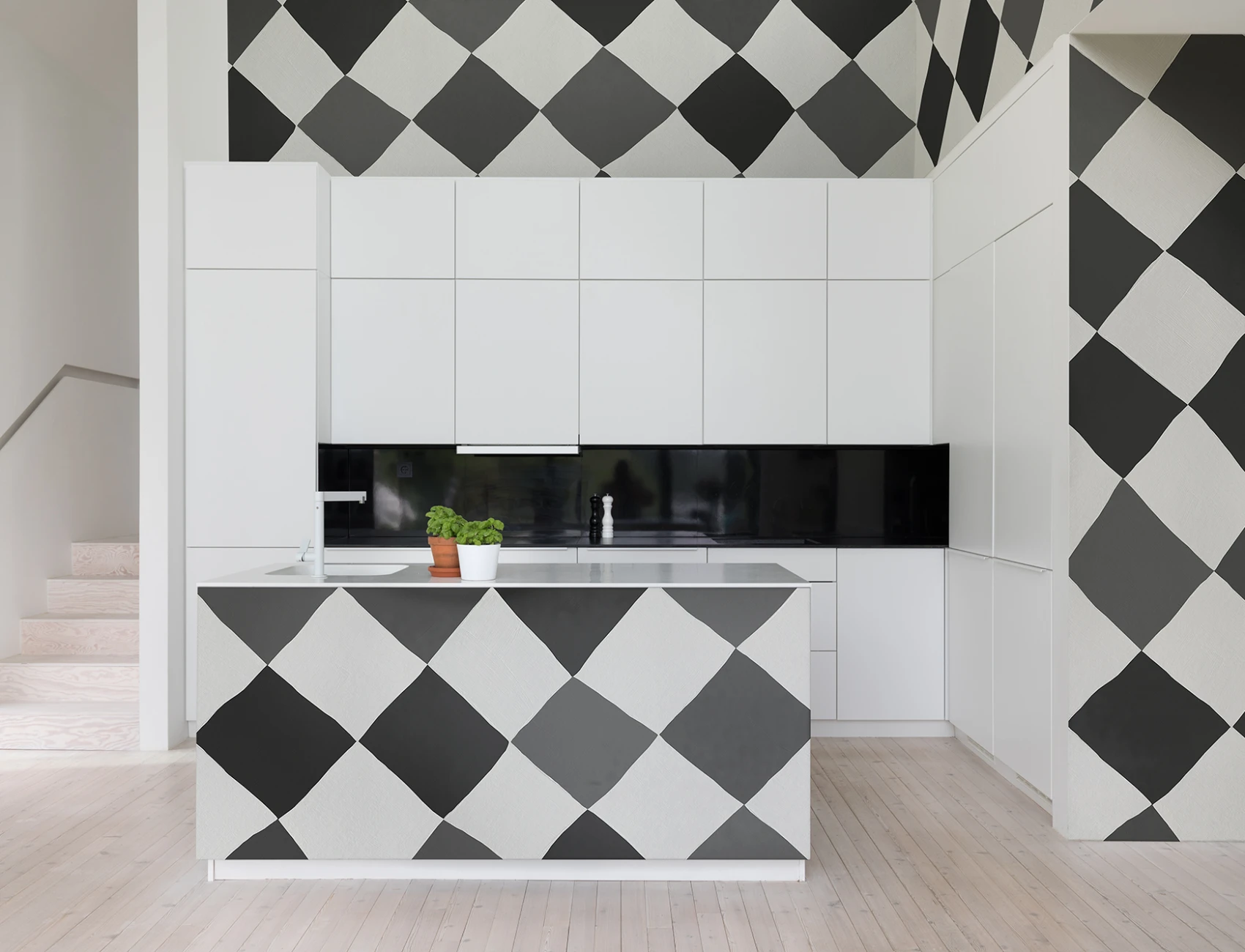 Papier peint à carreaux audacieux