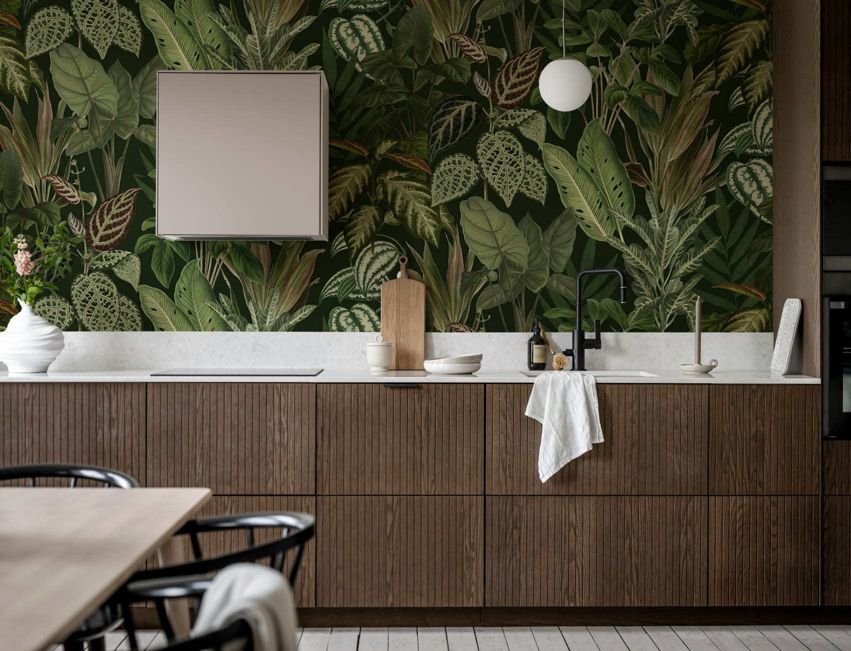 Mischievous Jungle, Lush