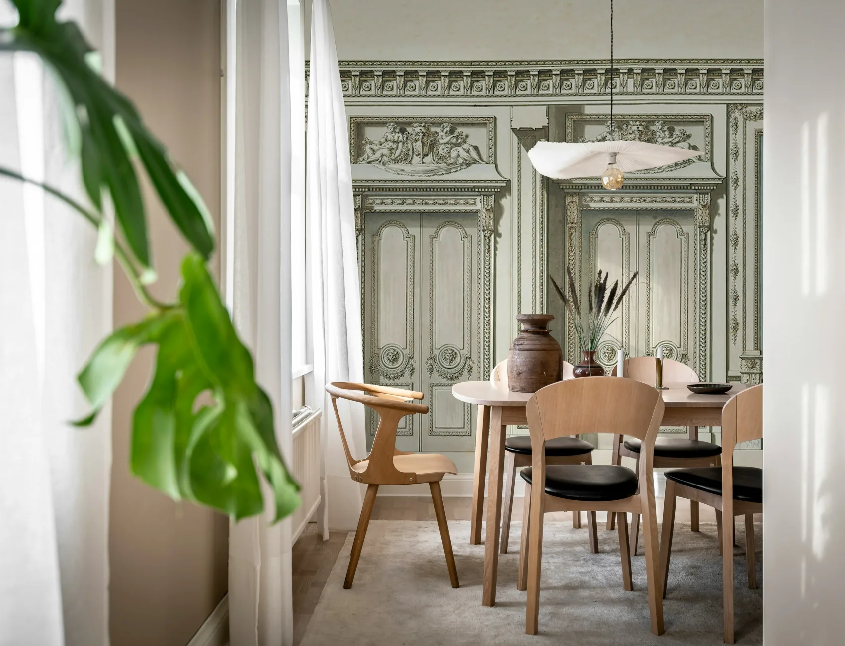 Beige vintage elegance
