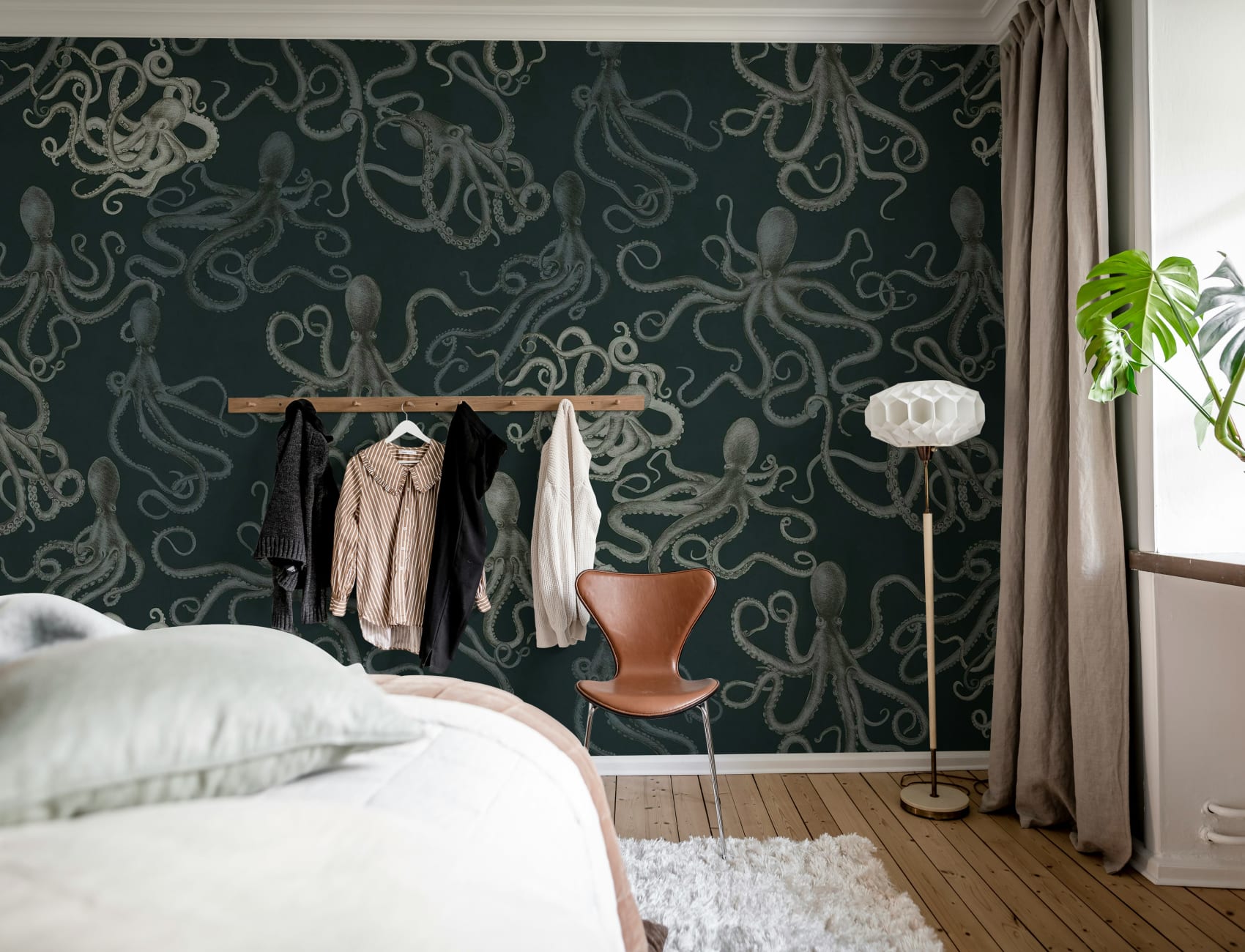 Plongez dans les profondeurs avec l'élégance sombre de Dark Octopus. Claim Your Space avec Rebel Walls pour donner vie à votre intérieur.