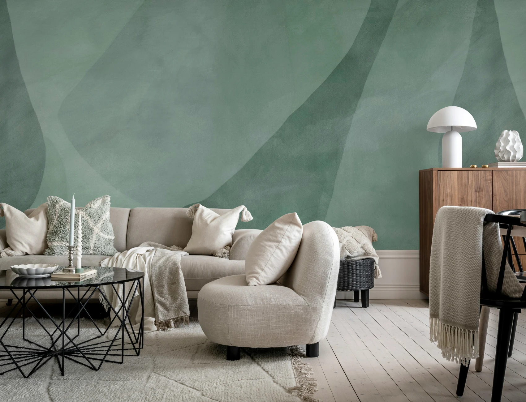 Dynamic Green Hues: A Visual Symphony