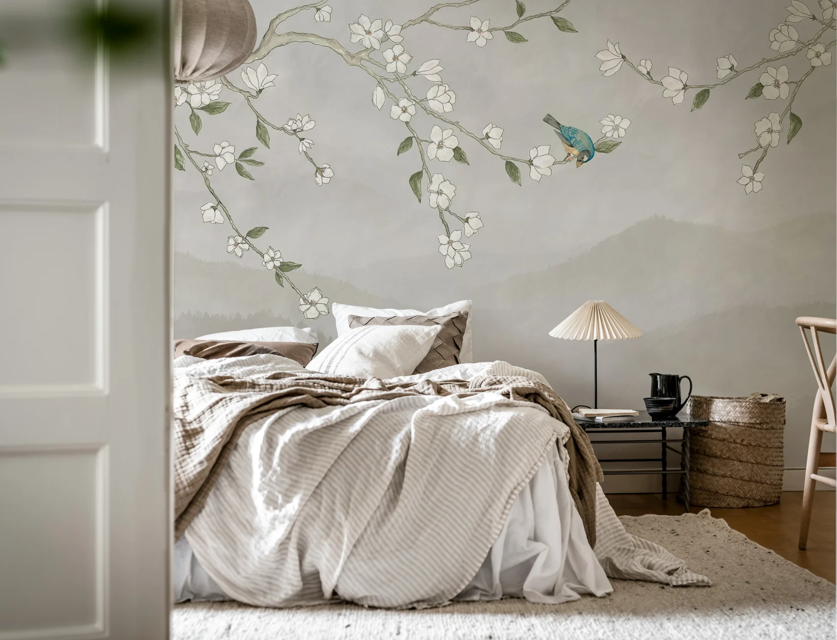 Fleurs Tranquilles avec un Ami à plumes