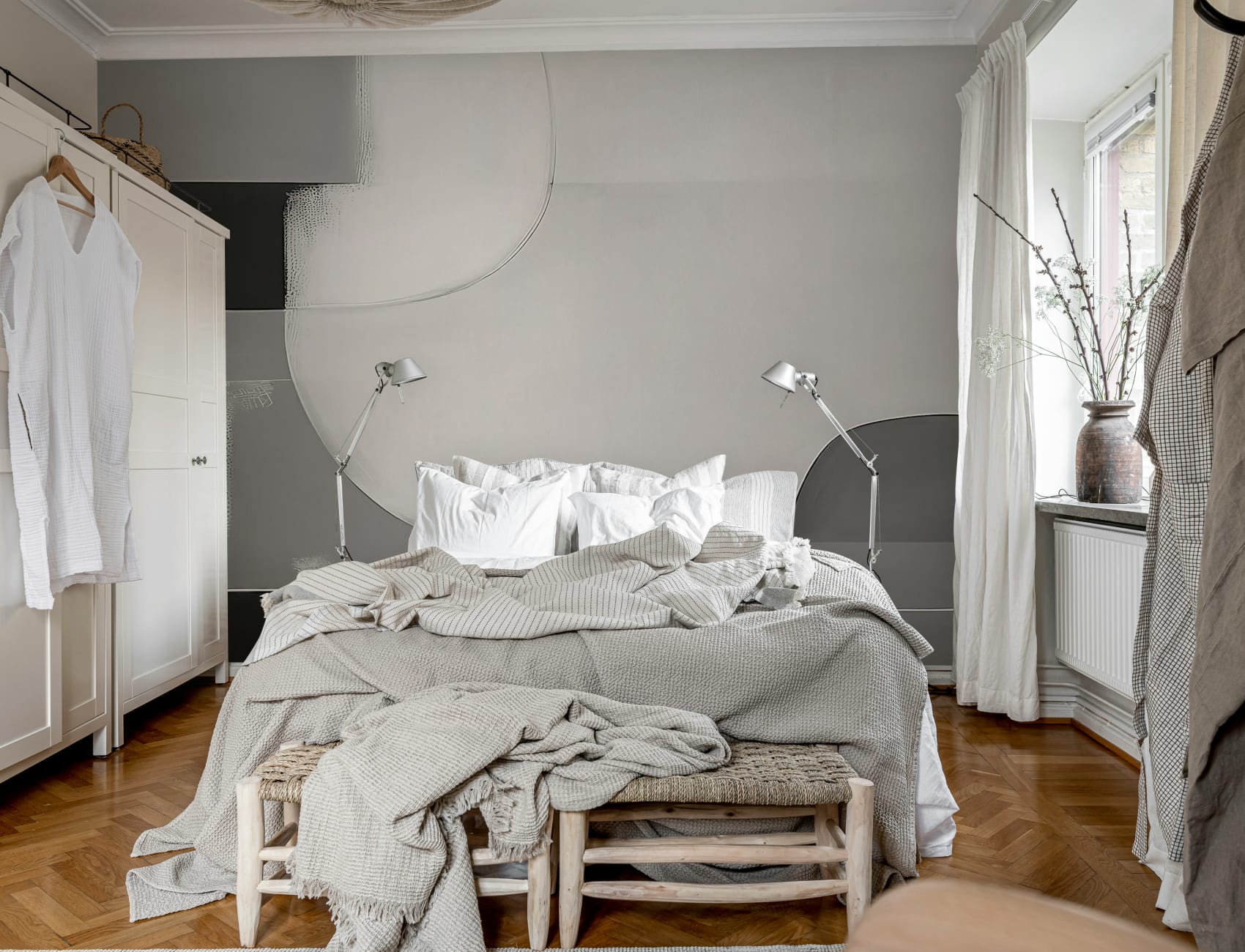 Sophisticated Style with Abstract Elegance