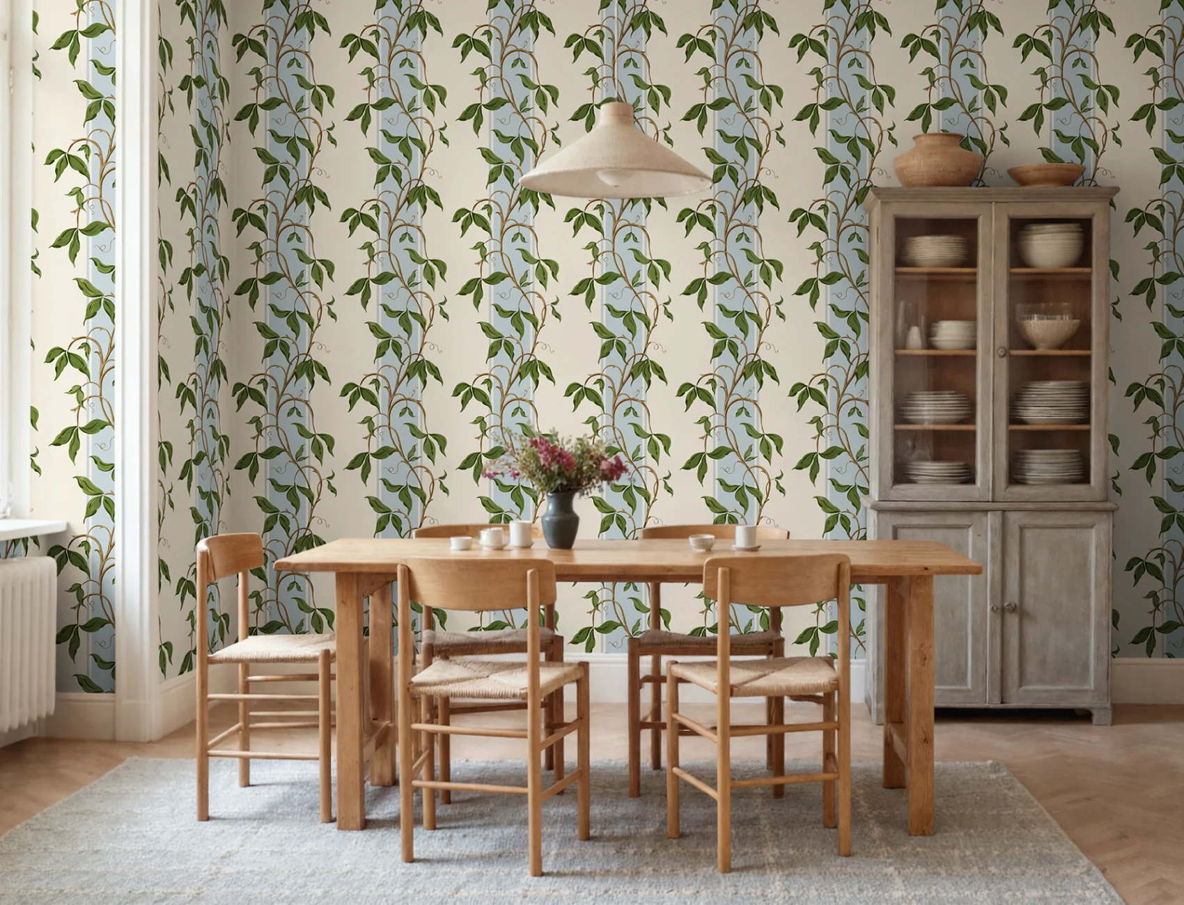 Elegant Leaf Stripes