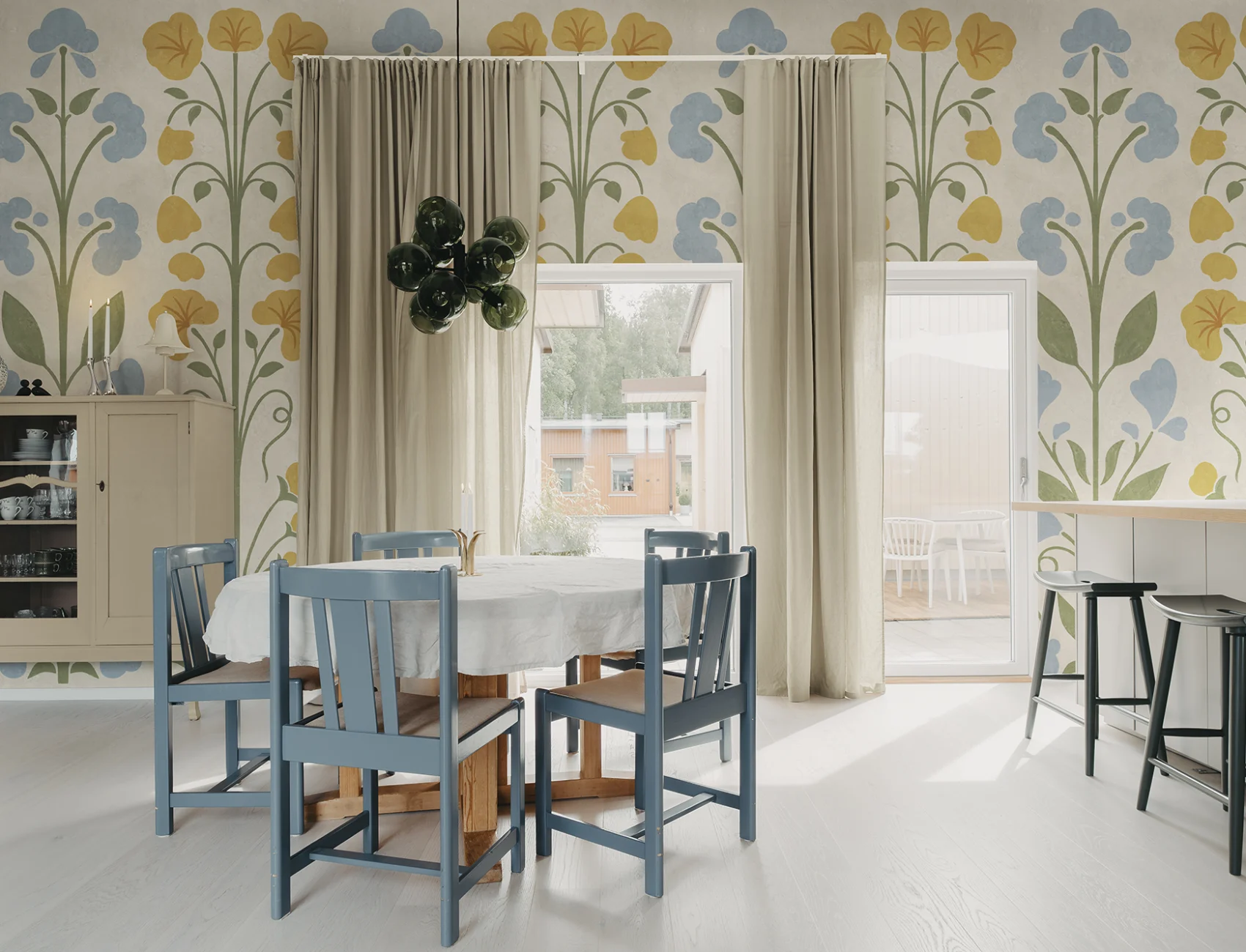 Bold Folk Blooms