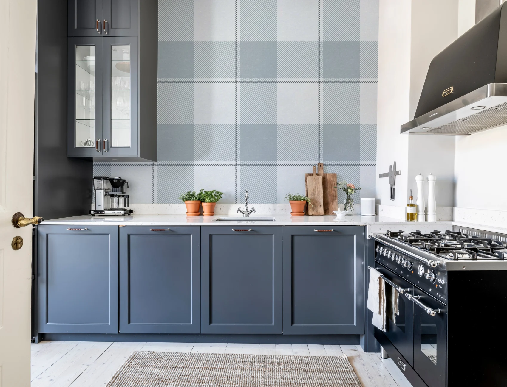 Luo hienostunutta hillittyä ilmettä