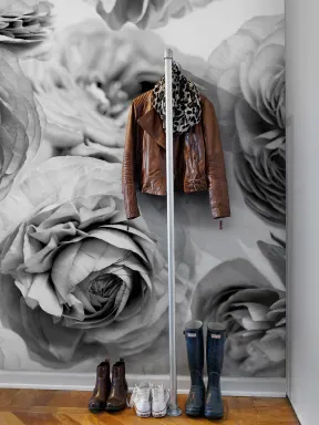 Rose wallpaper with no repeat in grayscale
