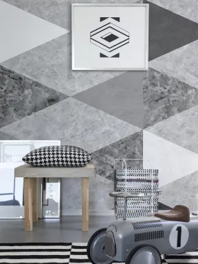 Eine geometrische Tapete mit Marmor-Look
