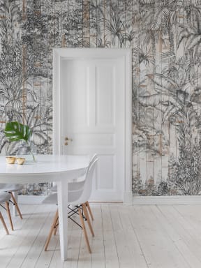 Träpanel med tecknat djungelmotiv