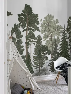 Waldtapete mit Nadelbäumen