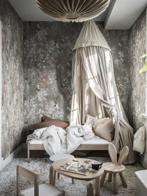 Wisteria, Linen