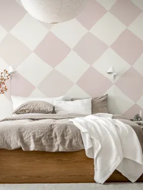 Bold checkered wallpaper
