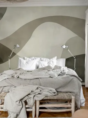Flowing Minimalist Charm