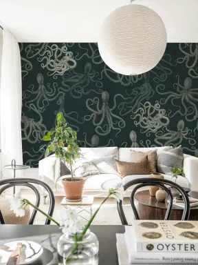 Plongez dans les profondeurs avec l'élégance sombre de Dark Octopus. Claim Your Space avec Rebel Walls pour donner vie à votre intérieur.