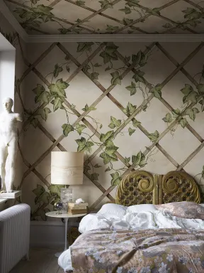 Embrace the Ivy Elegance