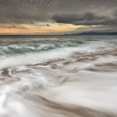 Dramatic Waves pattern image