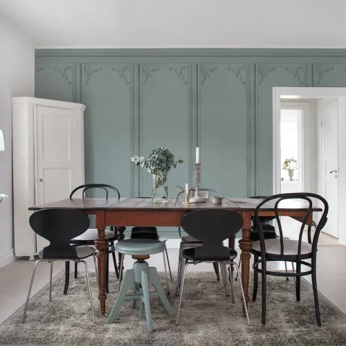 Tasteful French moldings