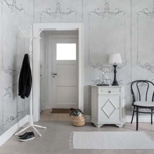 Exquisite French moldings