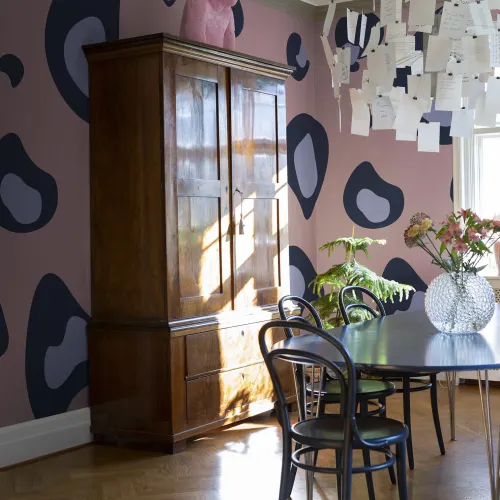 Pink tapet med leopardprint